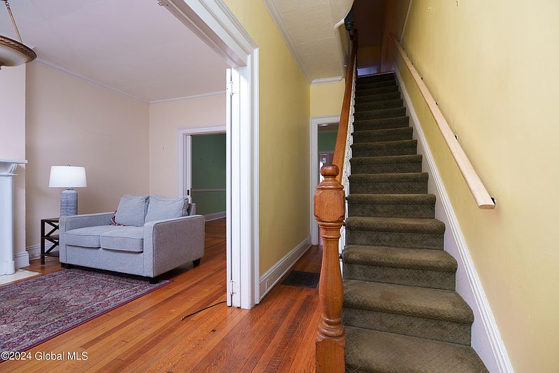4th image of 73 S Lake Avenue