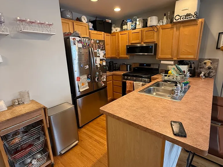 1642 W Fletcher St #1 — Photo 3