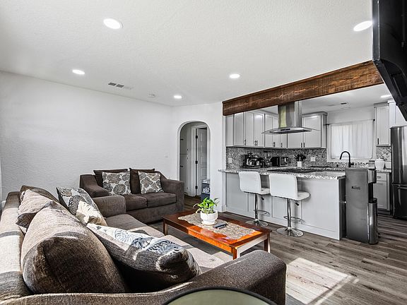 5th image of 820 S Bradley Street