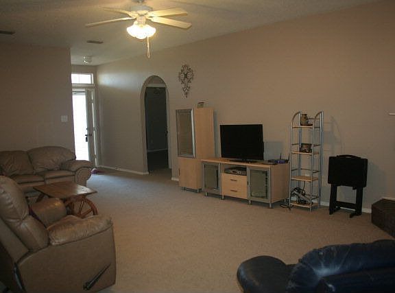 3rd image of 528 N Iola Ave
