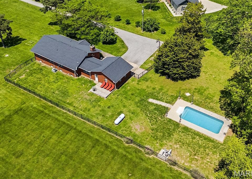 1st image of 2712 Vulliet Rd