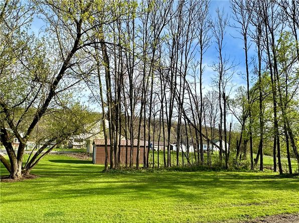 109 Center Dr E, Adrian, PA 16210