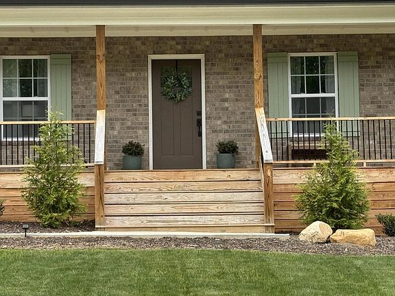 3rd image of 347 Shadows Lawn Dr