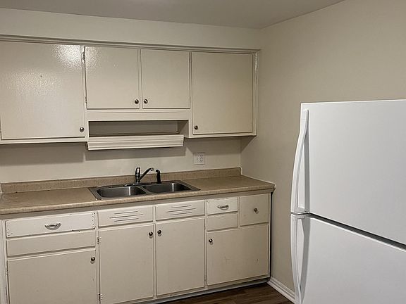2nd image of 4286 Catalpa Dr APT 2