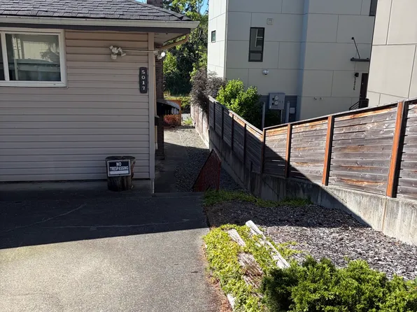 5017 Sand Point Pl NE, Seattle, WA 98105