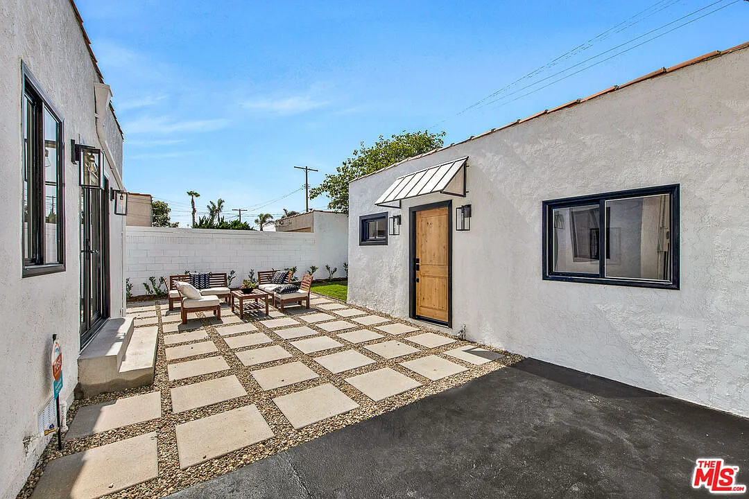 1 bed, 1.0 bath, 500 sqft, $2,450 — Photo 2