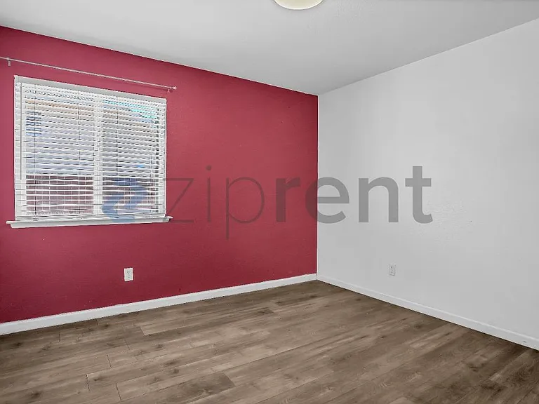2437 N Tracy Ave — Photo 23