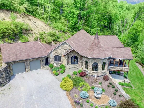 5486 Hawk Hill Dr, Batavia, OH 45103
