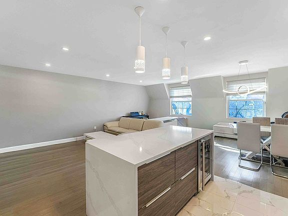 5th image of 1324 Robin Ln #1195