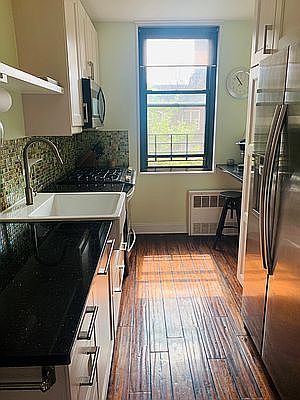 3rd image of 301 E 87th St APT 6A