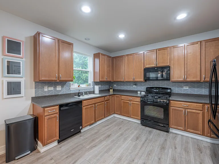 4333 Schofield Dr — Photo 9