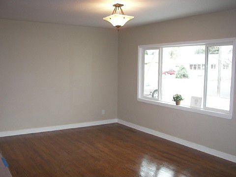 Front living room very pretty wood floors