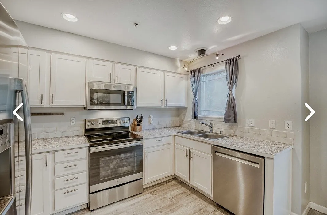 3 bed, 2.5 bath, 1391 sqft, $2,569 — Photo 4