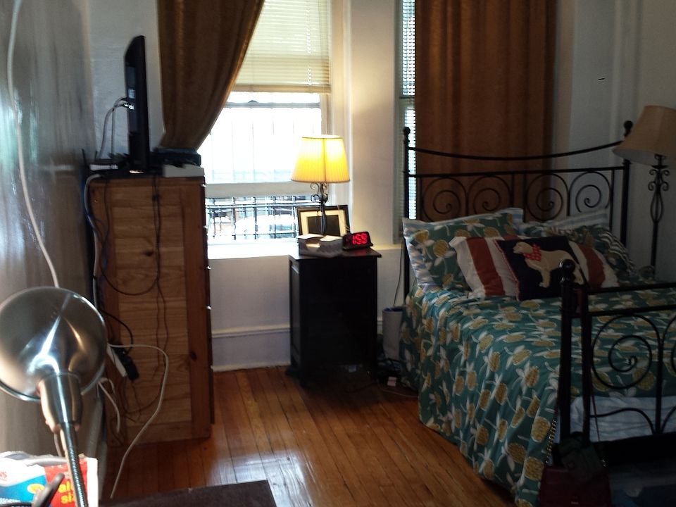2nd image of 6 W 95th St APT 1F