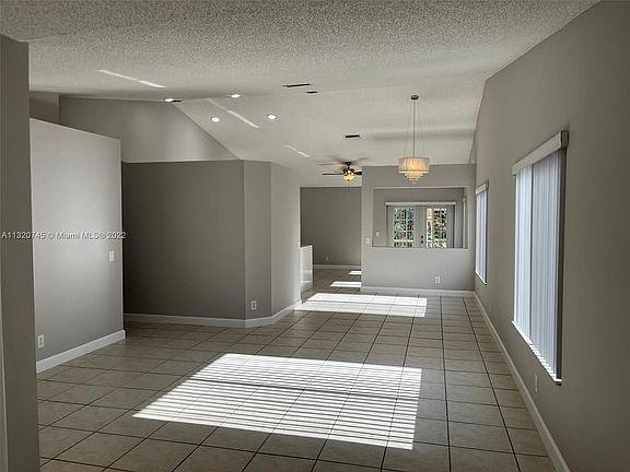 3rd image of 1542 Presidio Dr