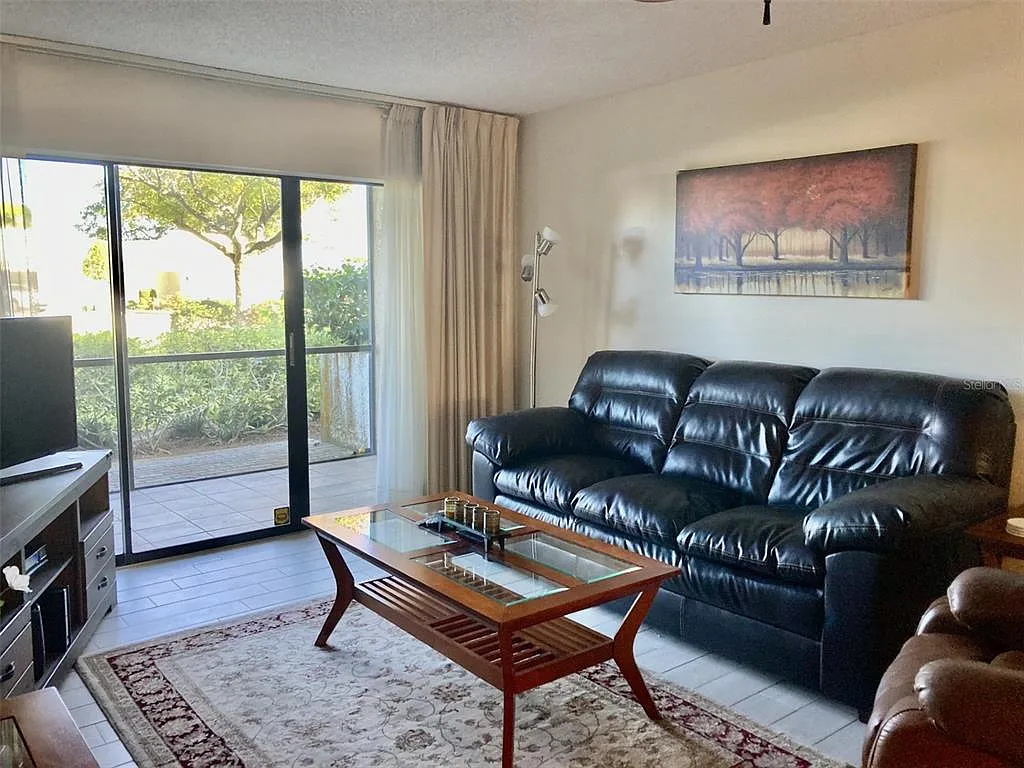 2 bed, 2.0 bath, 1178 sqft, $2,400 — Photo 4