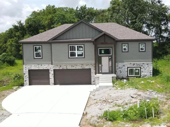 108 Johnson Cir, Dearborn, MO 64439