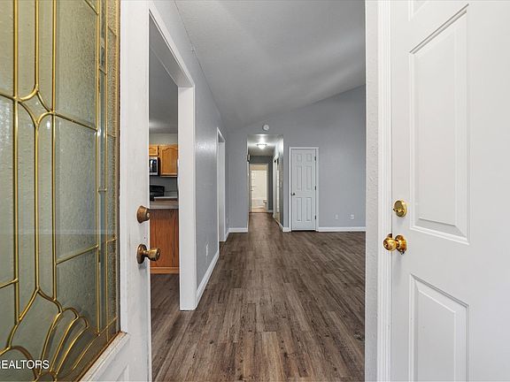 3rd image of 105 Pleasant View Dr