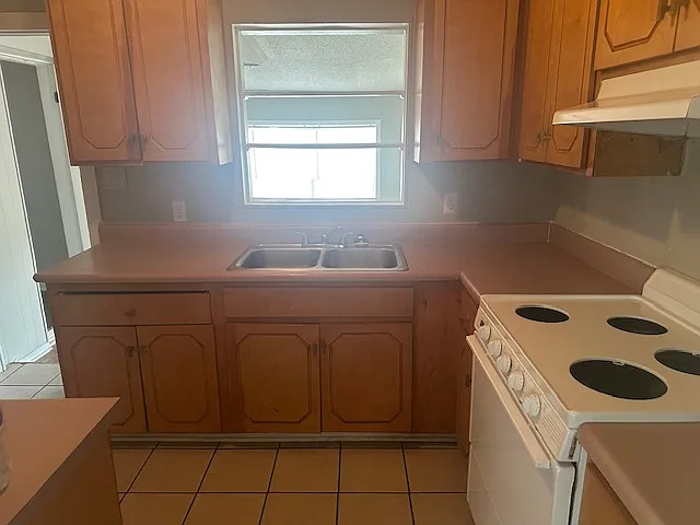 2129 Balfour St — Photo 13