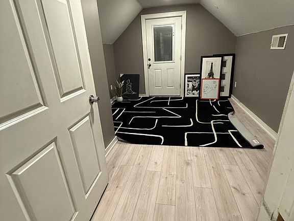 3rd image of 3025 Portland Ave #3