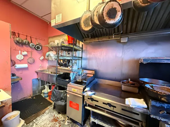 1309 Summit Avenue image 9 of 31