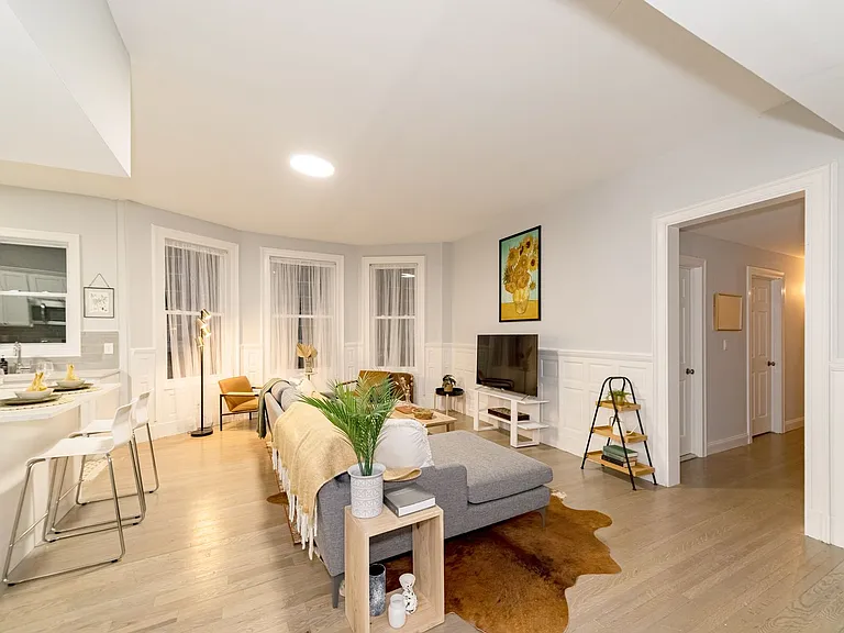 584 Orange Street — Photo 32