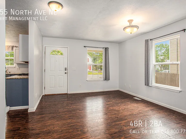 755 North Ave NE — Photo 4