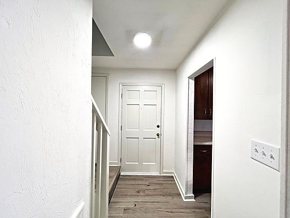 3rd image of 613 Acorn Grove Ct #7