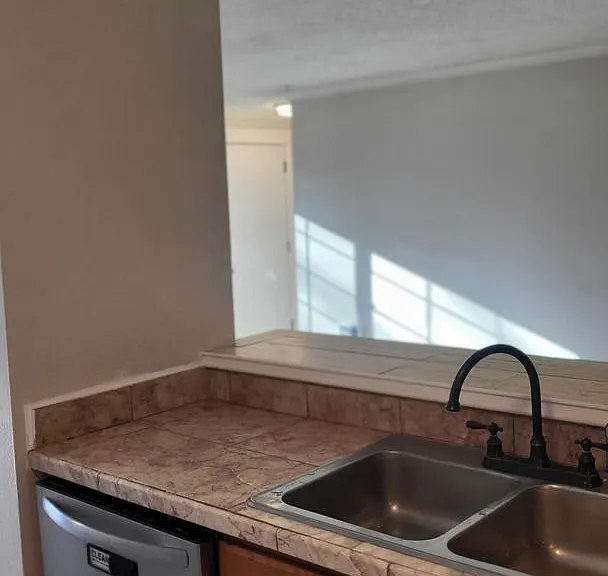 newly updated 2 bed 1 bath apartment in North Auburn $1775 — Photo 17