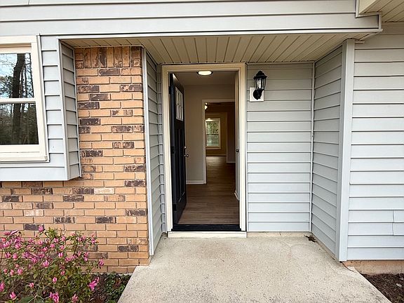 4th image of 402 Ginger Cir