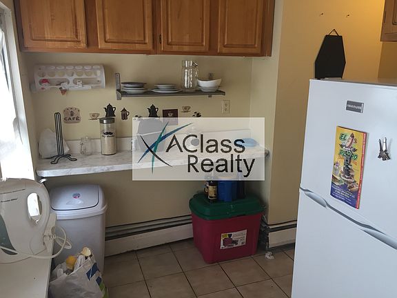 4th image of 3079 Steinway St