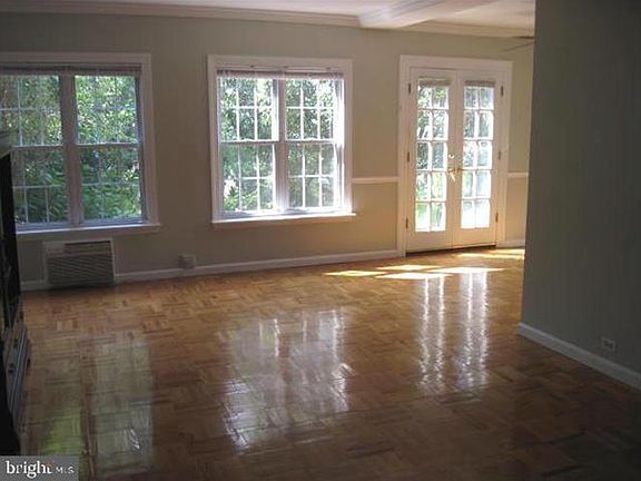 4th image of 1451 Martha Custis Dr