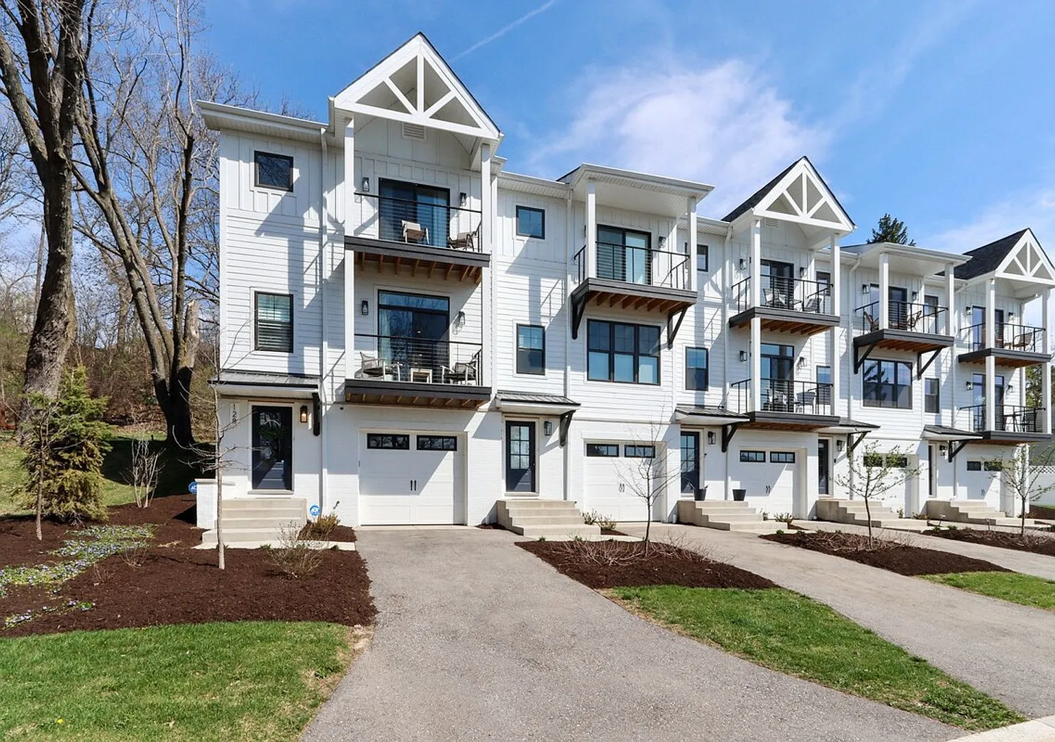 Fontana Townhome with Lake Views Available for Monthly & Mid-Term Rentals — Photo 1