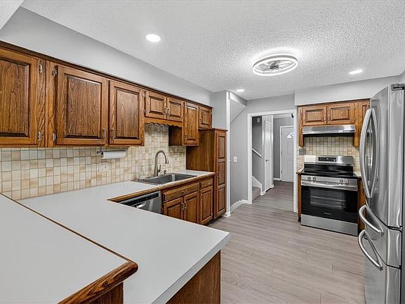 5th image of 107 SE Williamsburg Dr