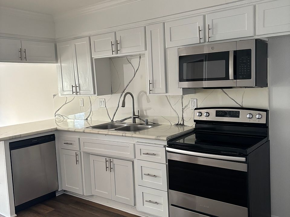 2 bedroom, 2 bathroom townhome