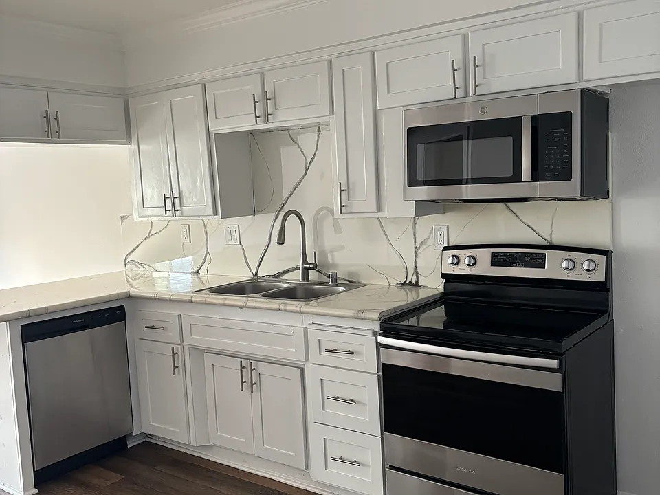 2 bedroom, 2 bathroom townhome
