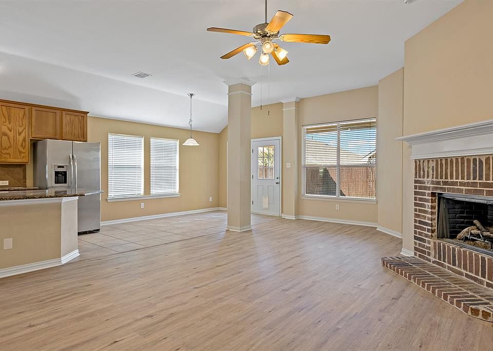 1st image of 1920 Highland Oaks Dr