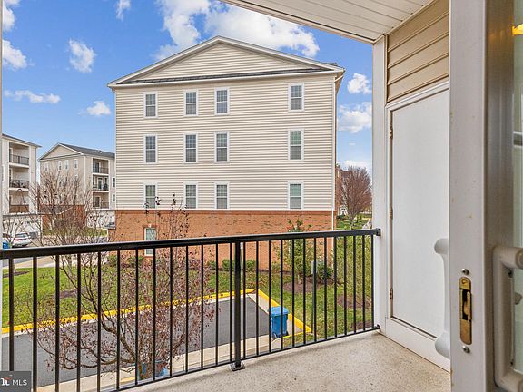 3rd image of 23567 Belvoir Woods Ter