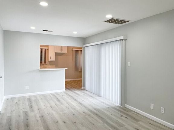 4th image of 3132 W 99th St APT 4