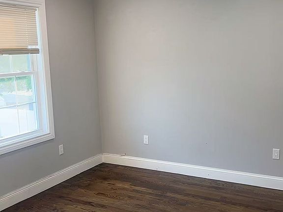 3rd image of 578 Albert St