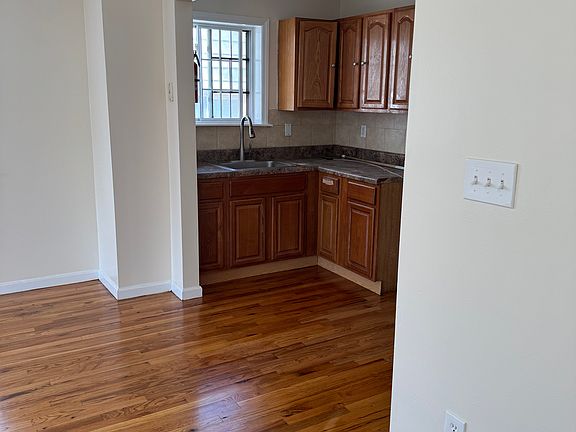 4th image of 847 E 226th St #3