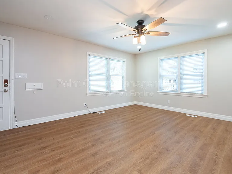547 N Custer St — Photo 6