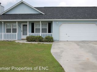 203 Red Fox Ct, Hubert, NC 28539