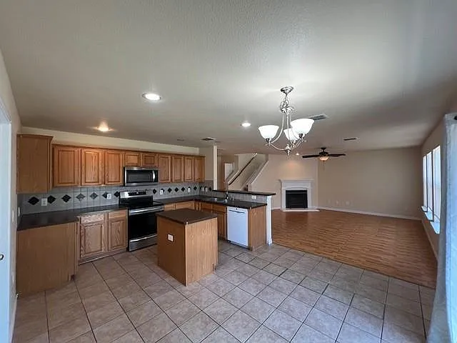 3 bed, 2.5 bath, 2207 sqft, $2,125 — Photo 4