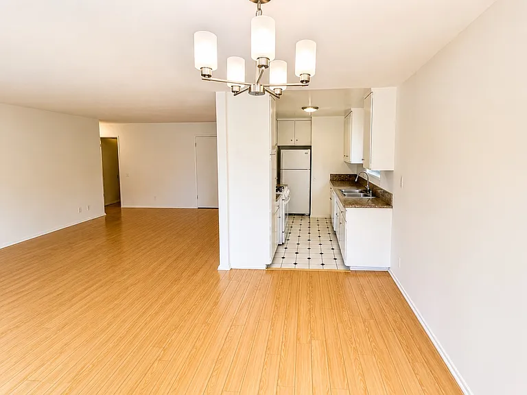831 3rd St #101 — Photo 7