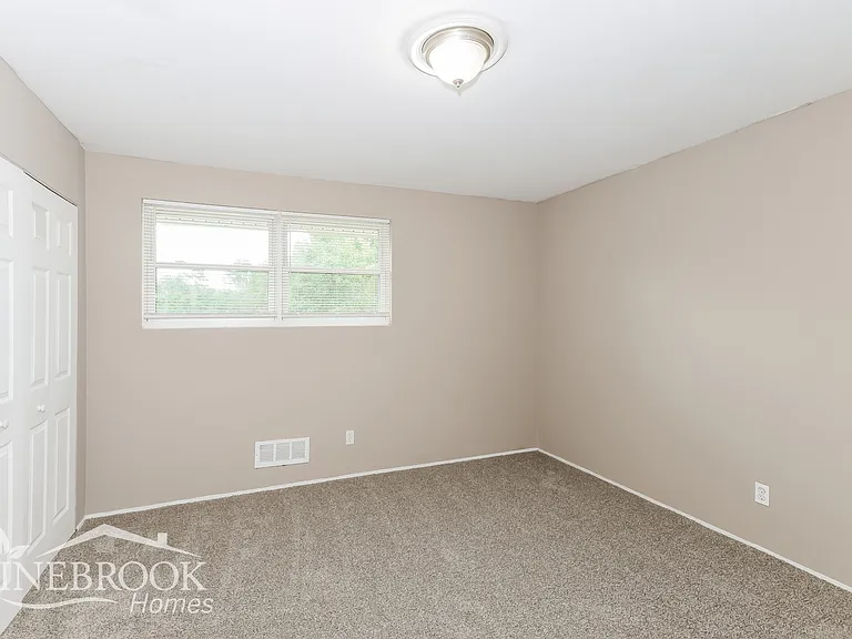 3621 Lexington Dr — Photo 8