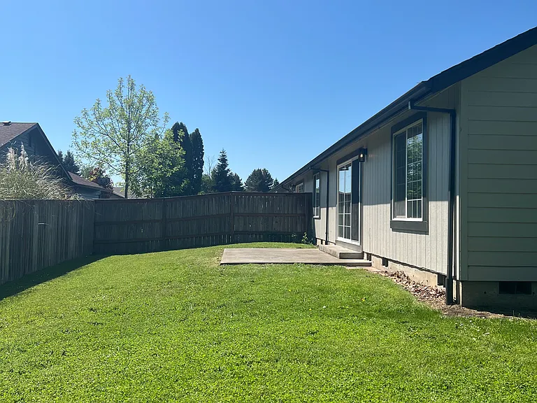 850 SW Agee St — Photo 11