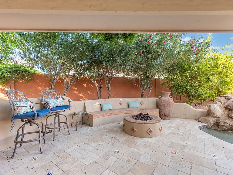372 W Amoroso Dr — Photo 69