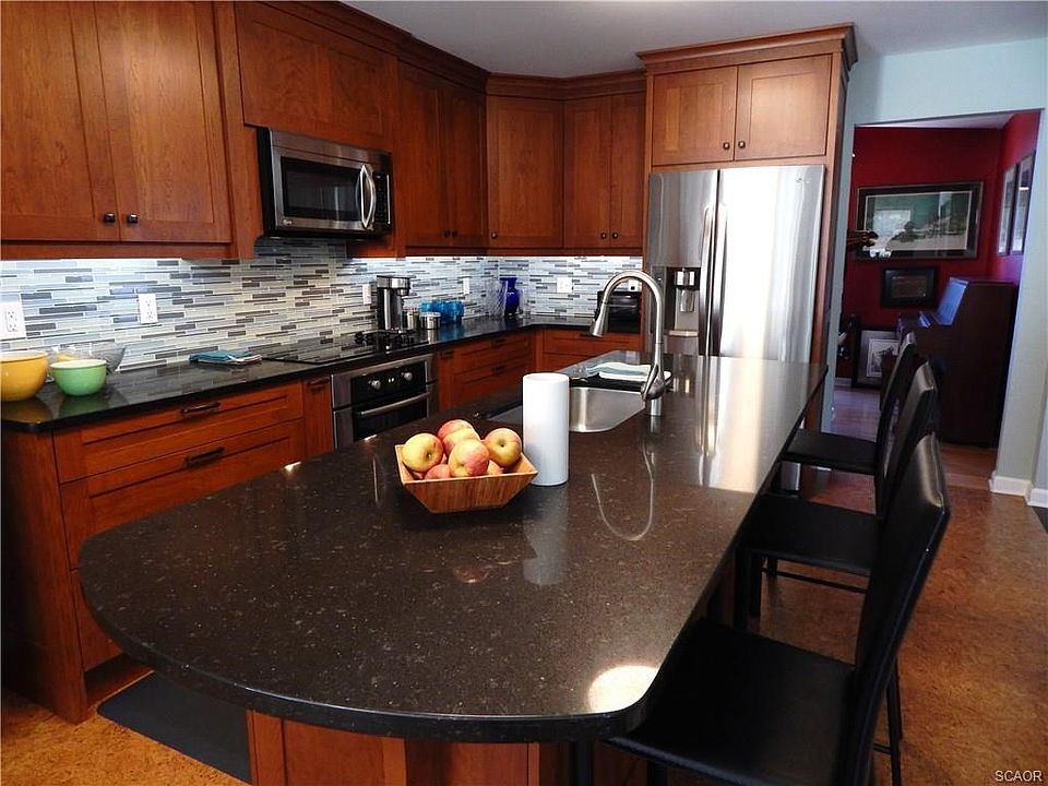 1st image of 207 Tanglewood Dr