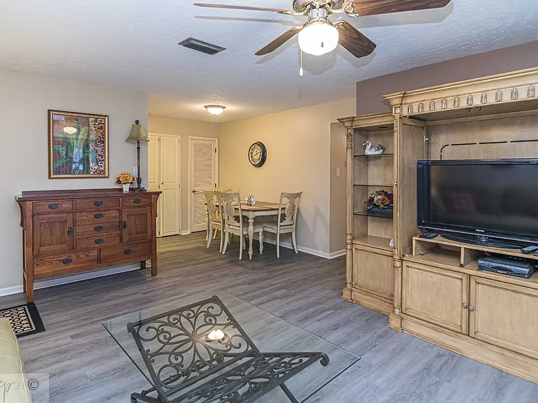 103 E Lockhaven Dr #E — Photo 9